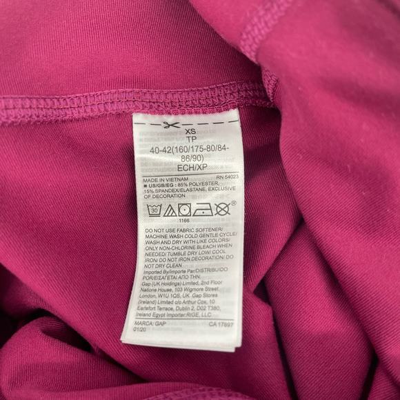 GAP FIT Leggings Size Extra Small NWT Dry Wicking Breathable Capri Cropped - Picture 10 of 12